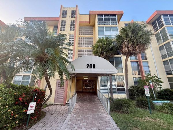 200 172nd St , Unit 416, Sunny Isles Beach, FL 33160