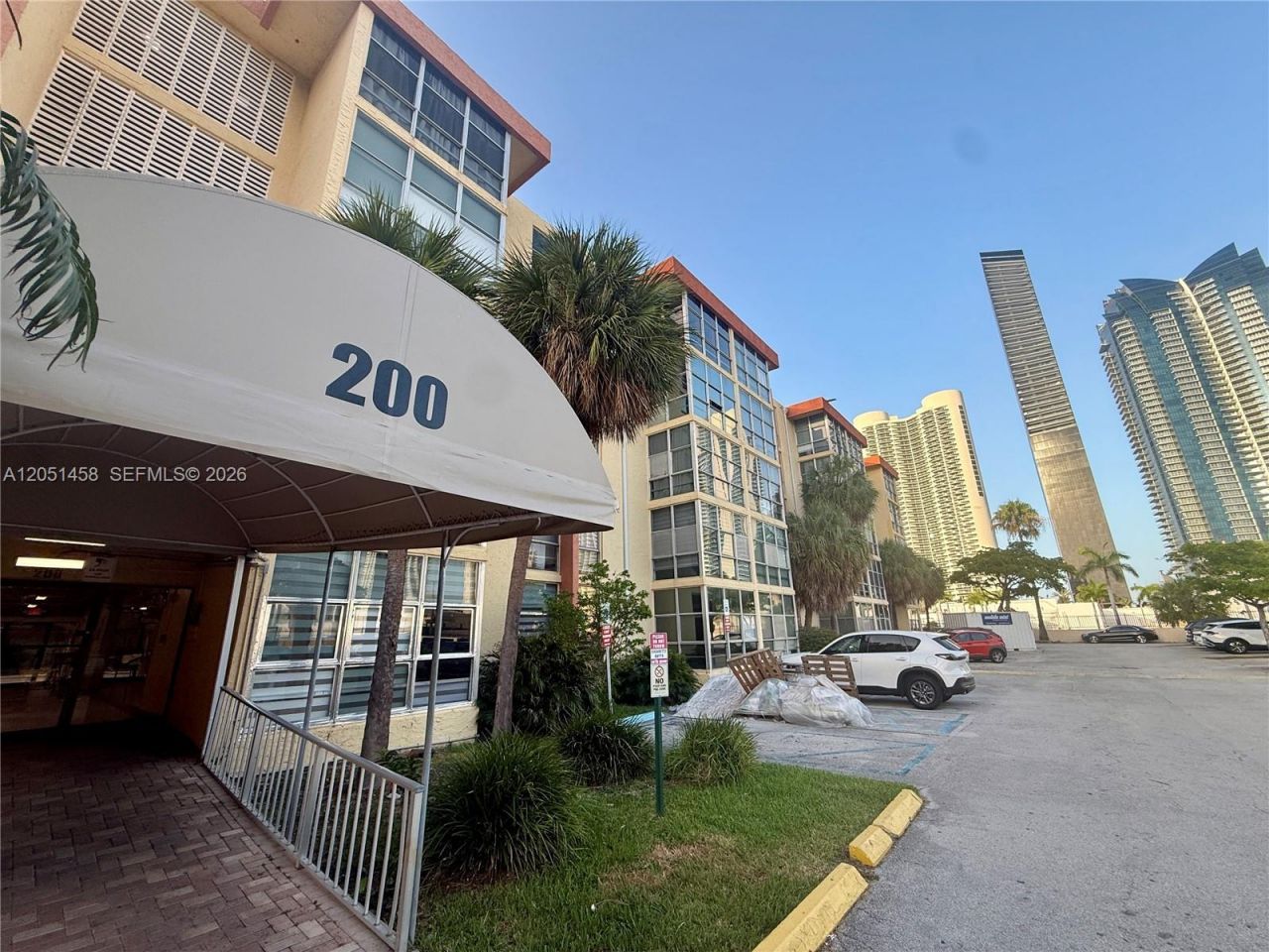 200 172nd St , Unit 416, Sunny Isles Beach, FL 33160 Photo