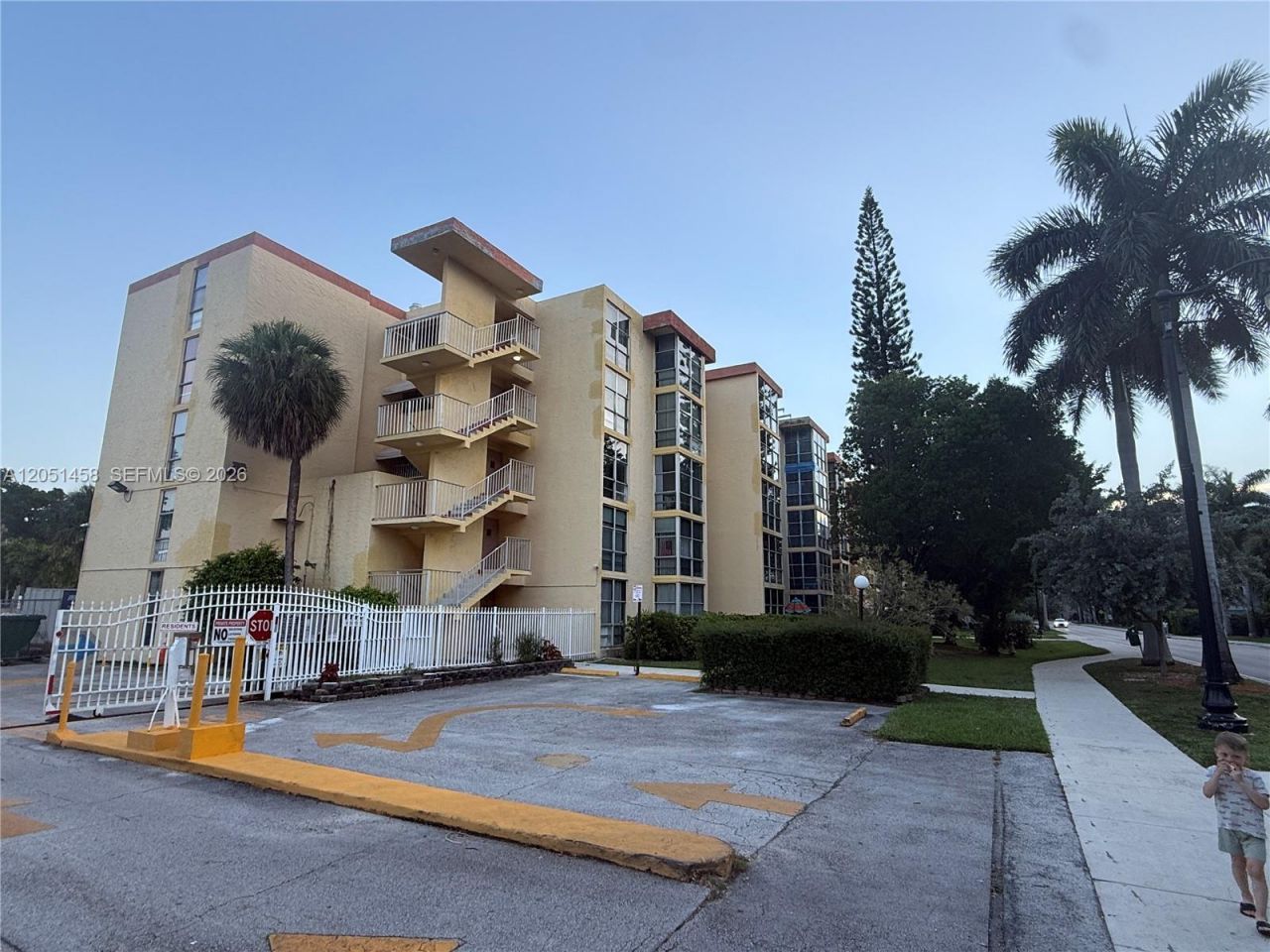 200 172nd St , Unit 416, Sunny Isles Beach, FL 33160 Photo