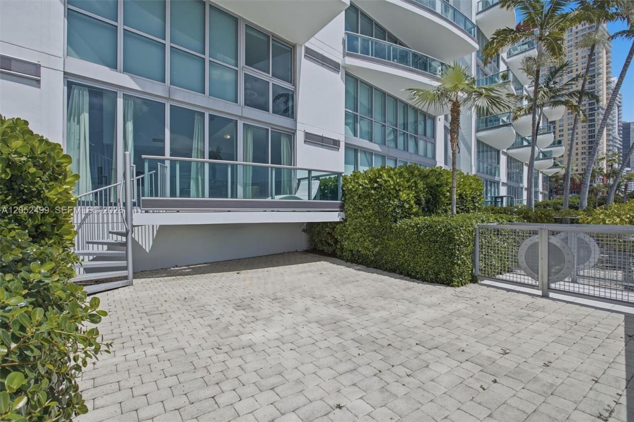 1331 Brickell Bay Dr, Unit BL-26, Miami, FL 33131 Photo