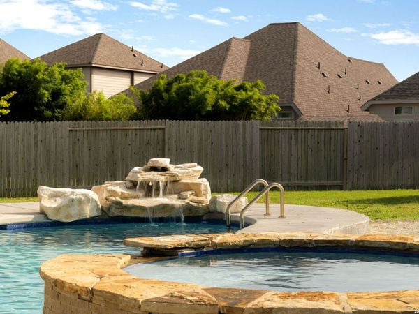 1904 HIGH BANK CT, Seguin, TX 78155