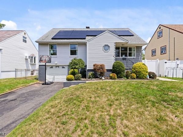 90 Maryknoll Rd, Woodbridge, NJ 08840