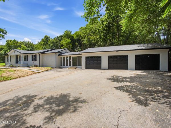 1946 Bluff Rd, Harriman, TN 37748