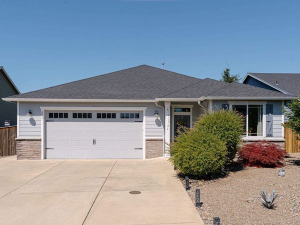 301 SW Applegate Trail Dr, Dallas, OR 97338
