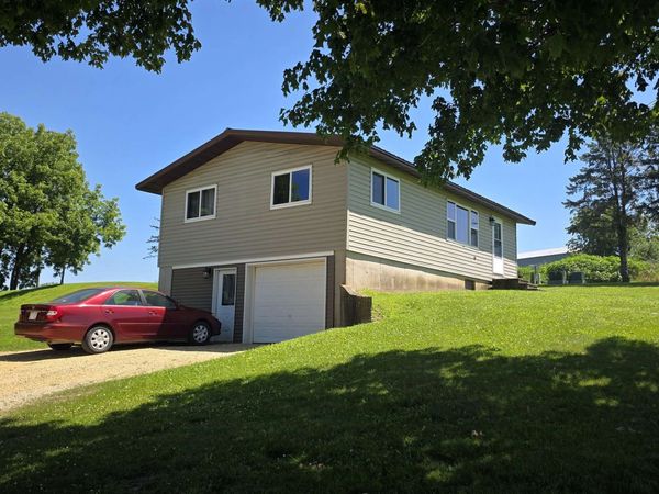12315 Borah Ridge Road, Prairie Du Chien, WI 53821
