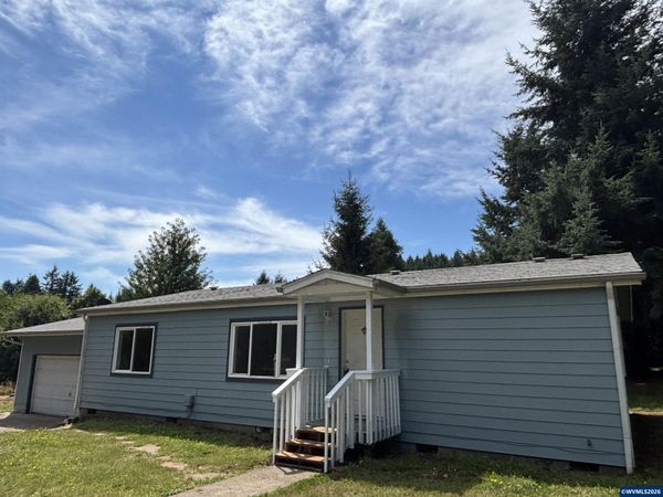 390 Montgomery St, Falls City, OR 97344