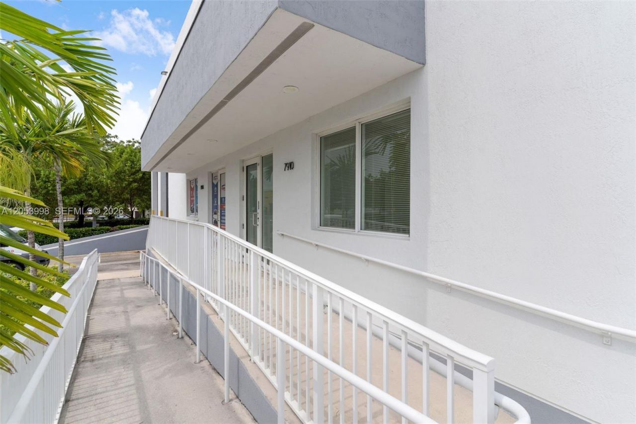 7900 NW 71st St , Medley, FL 33166 Photo