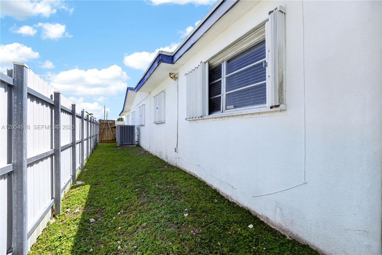 12021 SW 174th St , Miami, FL 33177 Photo