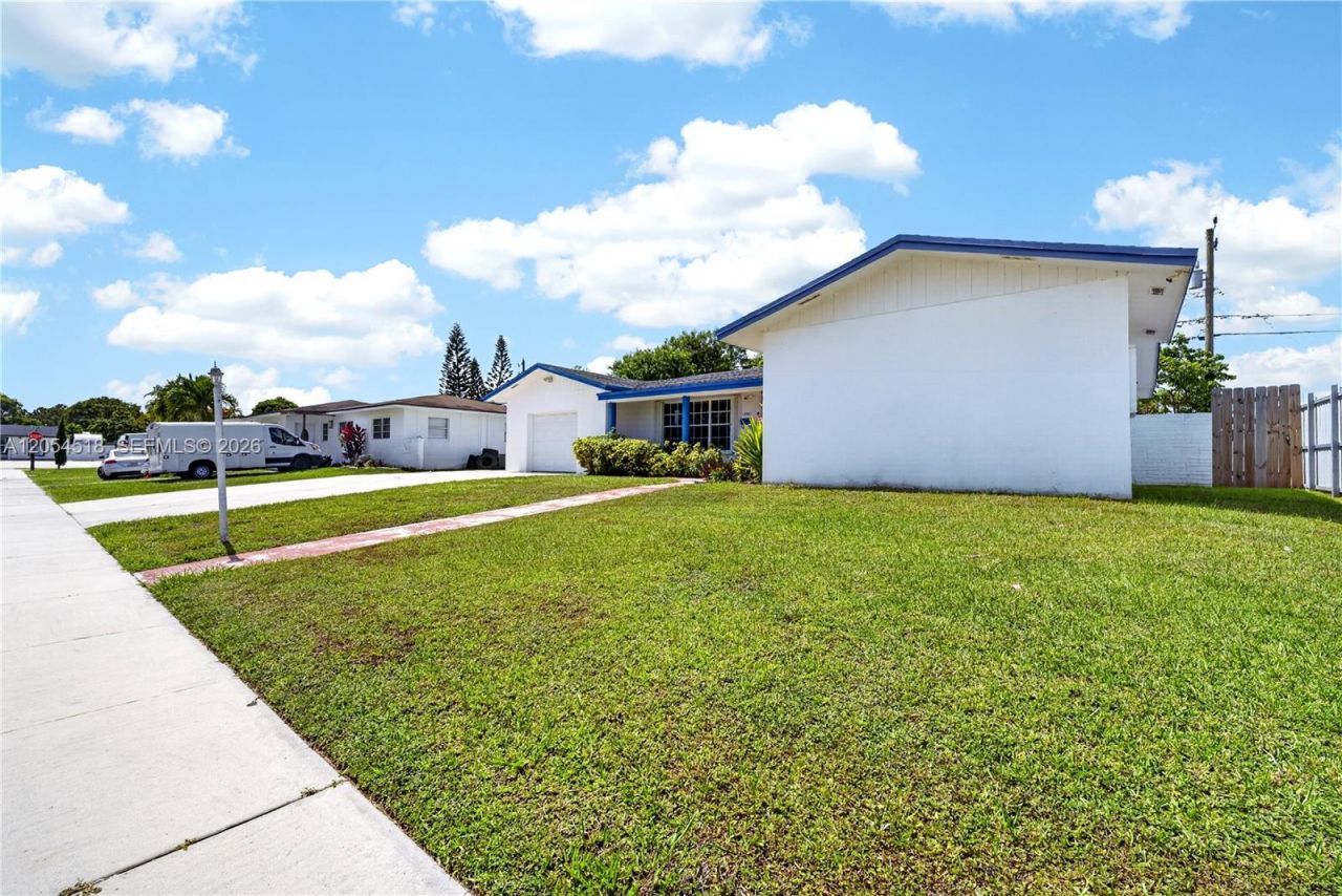 12021 SW 174th St , Miami, FL 33177 Photo