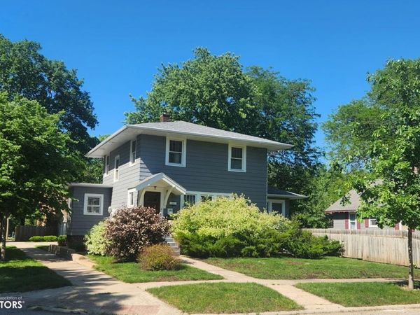 864 3rd Street NW, Mason City, IA 50401