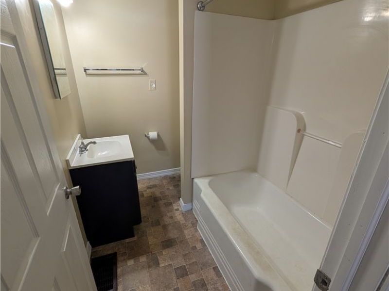 328 Wood Alley, East Liverpool, OH 43920 Photo 12