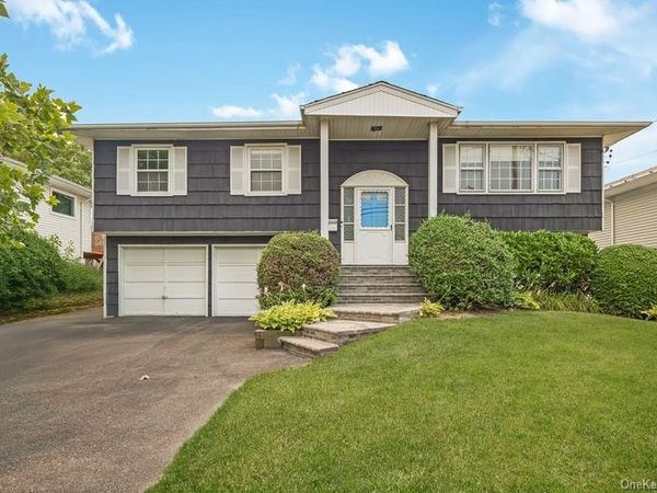 2940 Bond Drive , Merrick, NY 11566