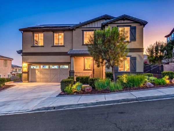 2077 Del Rincon Place , Escondido, CA 92026