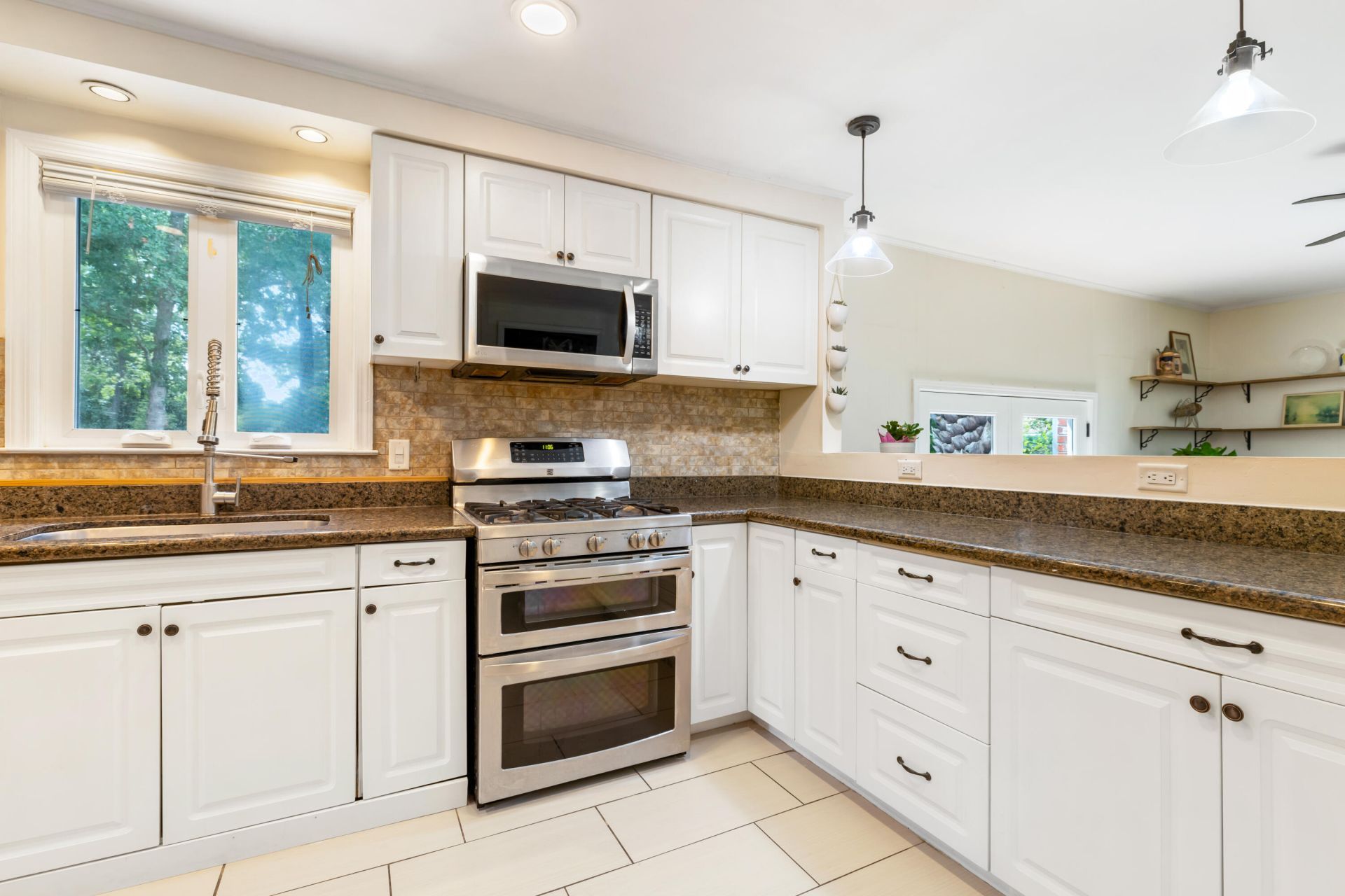 743 Waterloo Street Photo 11