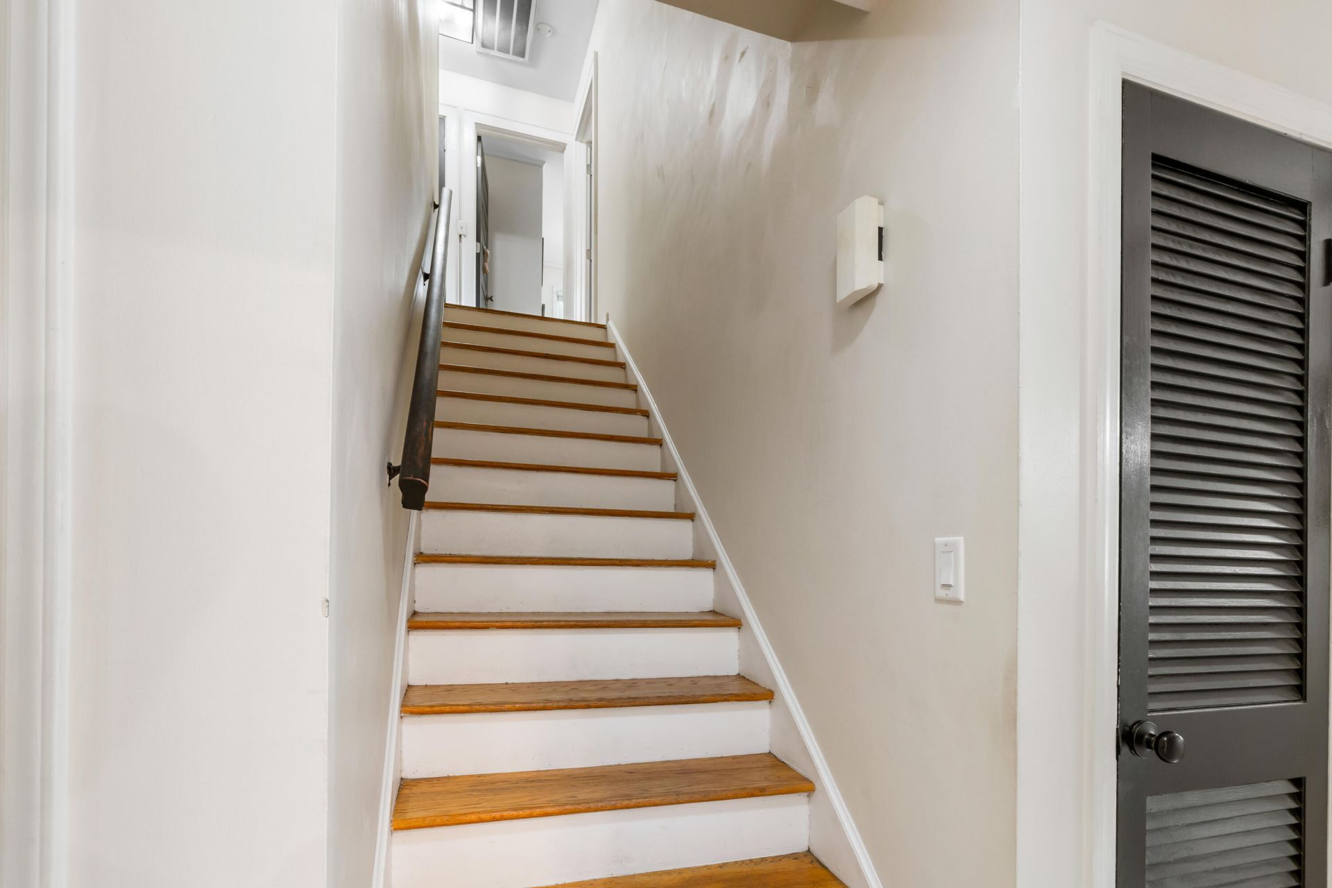 743 Waterloo Street Photo 23
