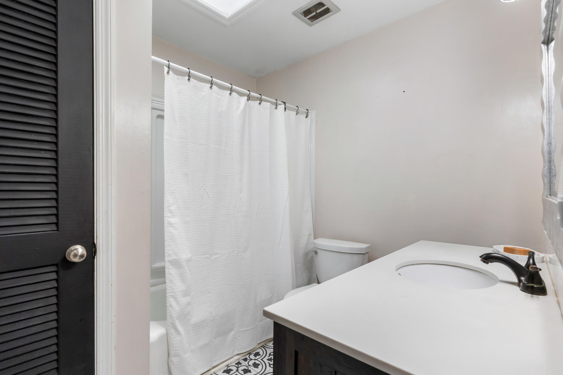 743 Waterloo Street Photo 24