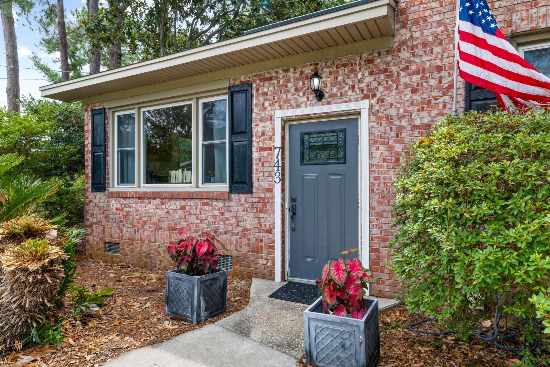 743 Waterloo Street Photo 37