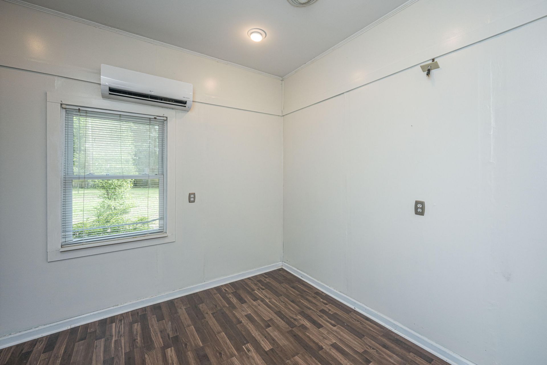 743 Waterloo Street Photo 43
