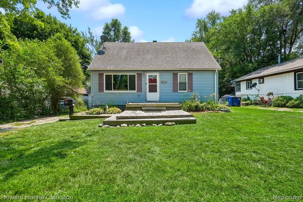 1017 Lakeview Street, Waterford Township, MI 48328 Main Photo