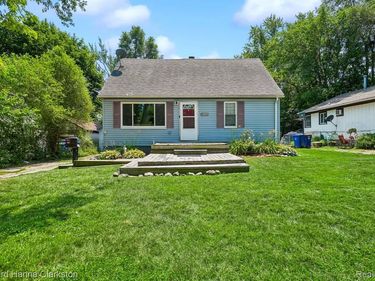 1017 Lakeview Street, Waterford Twp, MI 48328