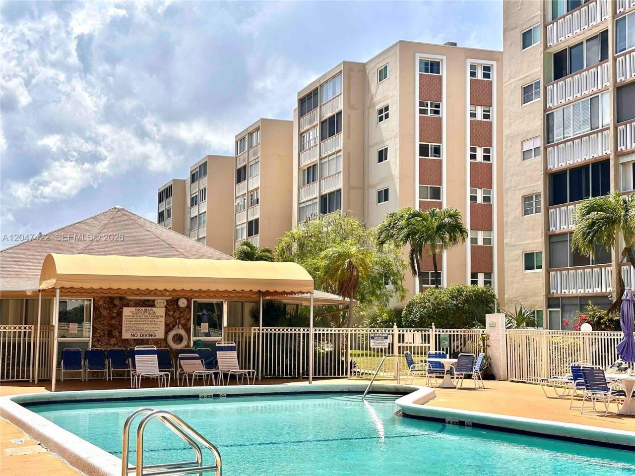 500 NE 12th Ave , Unit 705, Hallandale Beach, FL 33009 Photo
