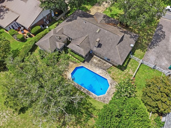 85 Lake Lorraine Circle, Shalimar, FL 32579