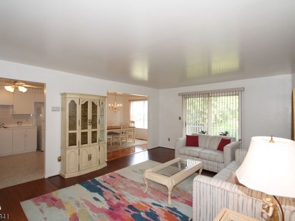27 Gracie Rd, East Hanover, NJ 07936