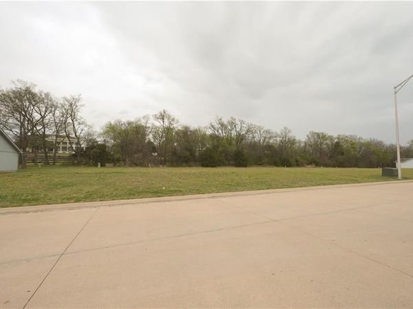 202 E John Street, Coffeyville, KS 67337