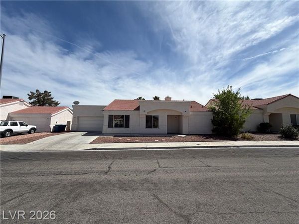 6621 Silvery Avenue , Las Vegas, NV 89108