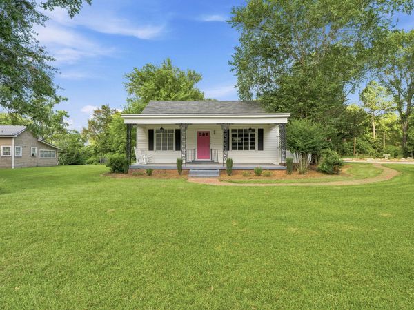 215 Magnolia Dr., Raleigh, MS 39153