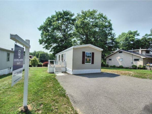 208 Cedar Ln, Valencia, PA 16059
