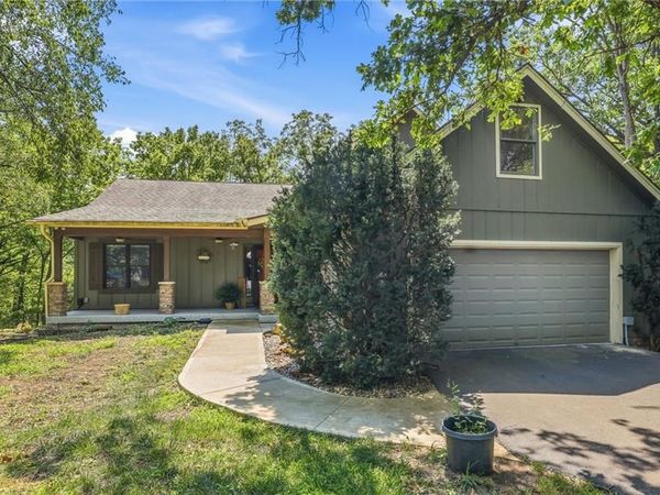 9000 Oak Country Lane, De Soto, KS 66018
