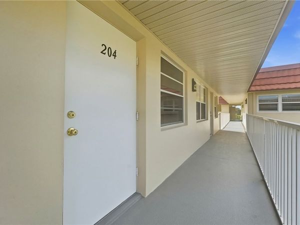 31 Pine Arbor Lane, Unit 204, Vero Beach, FL 32962