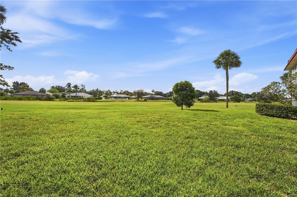 31 Pine Arbor Lane, Unit 204, Vero Beach, FL 32962 Photo