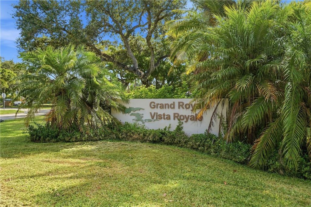 31 Pine Arbor Lane, Unit 204, Vero Beach, FL 32962 Photo