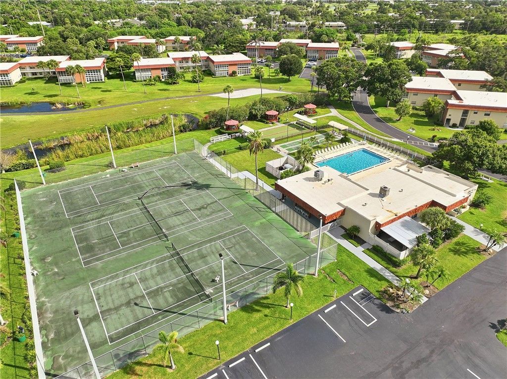 31 Pine Arbor Lane, Unit 204, Vero Beach, FL 32962 Photo
