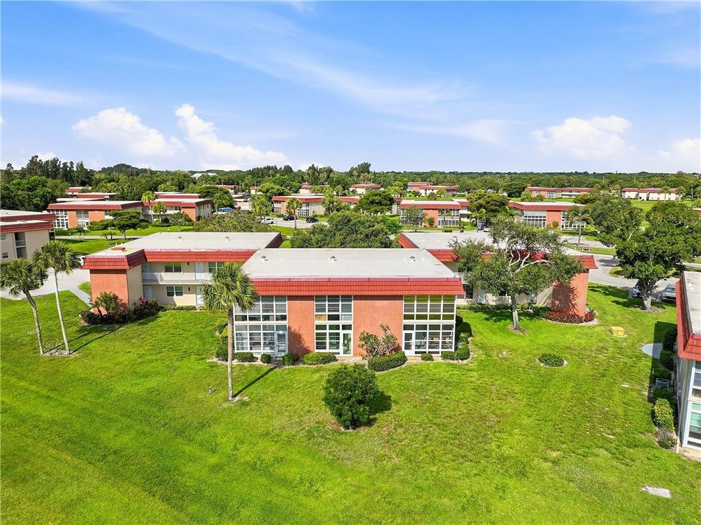 31 Pine Arbor Lane, Unit 204, Vero Beach, FL 32962 Photo