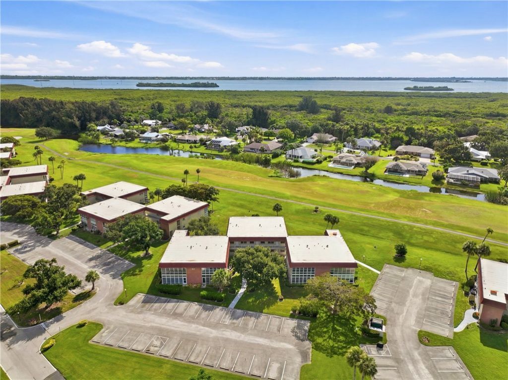 31 Pine Arbor Lane, Unit 204, Vero Beach, FL 32962 Photo