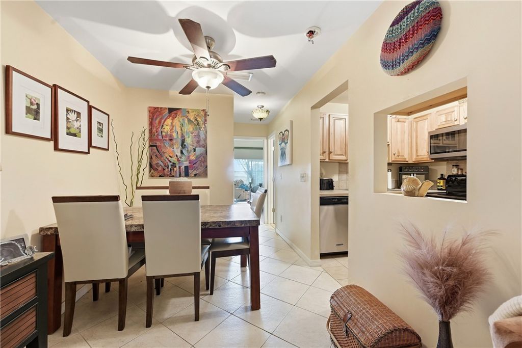 31 Pine Arbor Lane, Unit 204, Vero Beach, FL 32962 Photo