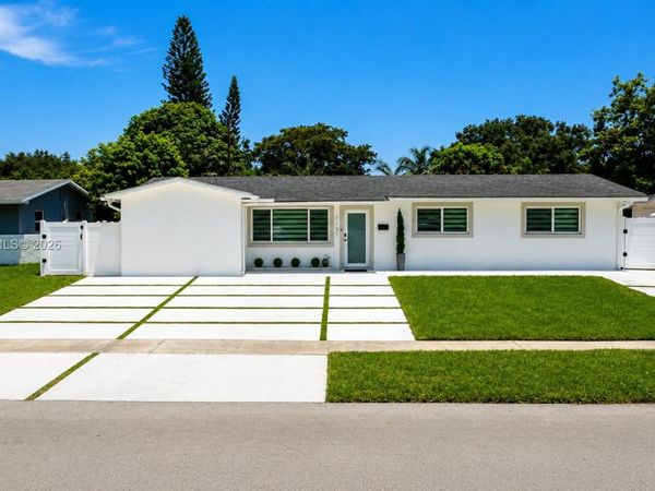 7131 SW 6th St, Pembroke Pines, FL 33023