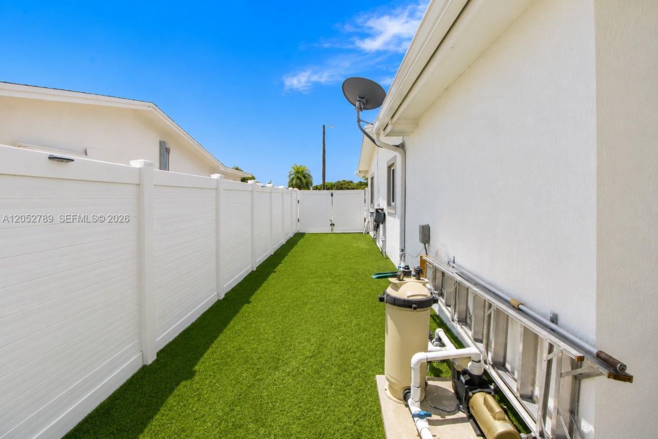 7131 SW 6th St, Pembroke Pines, FL 33023 Photo