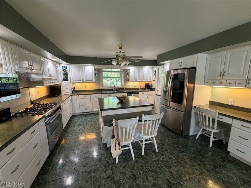 16592 Davis Drive, East Liverpool, OH 43920 Photo 13