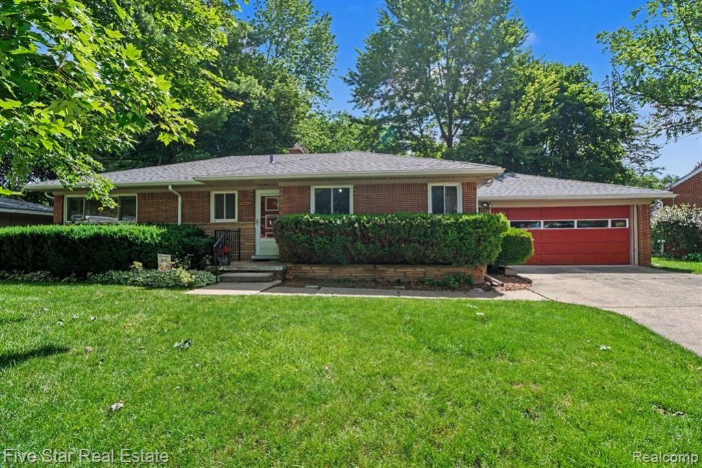 22780 Manning Street, Farmington, MI 48336 Main Photo