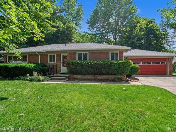 22780 Manning Street, Farmington, MI 48336