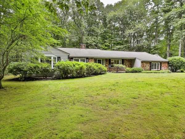 24 Cricket Hill Drive, Amherst, NH 03031