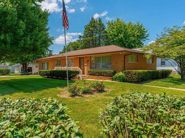 405 S STATE Street, Lincoln, IL 62656