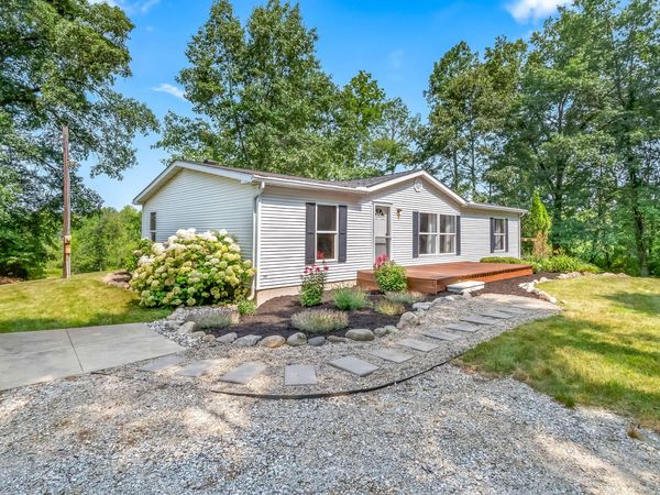 271 E Autumn Ln, Coldwater, MI 49036