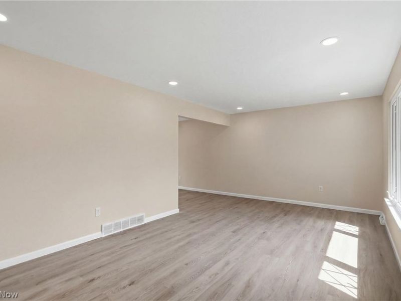 5382 Broad Boulevard, North Ridgeville, OH 44039 Photo 4