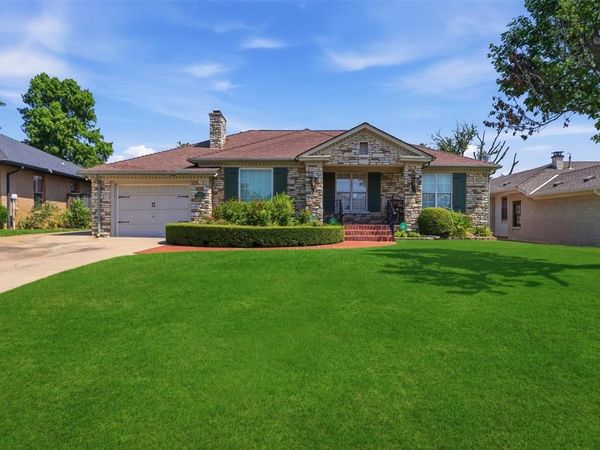 1205 Marlboro Lane, Nichols Hills, OK 73116