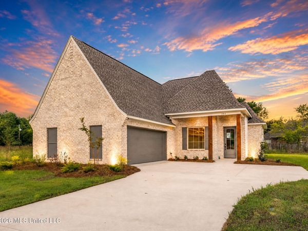 104 Mission Park Drive, Madison, MS 39110